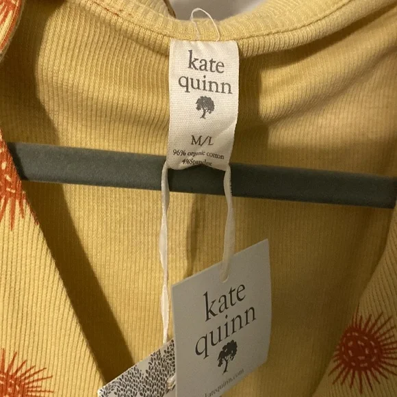 Kate Quinn Women’s hooded Robe with pockets - Picture 3 of 4